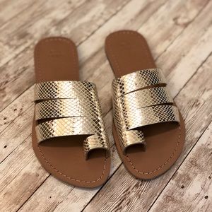 *NWT* Marc Fisher Sandals